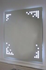 astreiner Spiegel mit LED-Beleuchtung