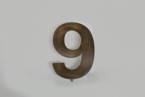 "9" Hausnummer aus Tombak