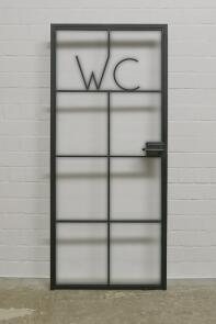 WC Lofttür mit satiniertem Glas und WC Schriftzug