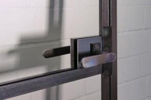 Sehr cool. Türgriff im Industrie Look