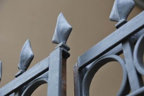 handgeschmiedetes Tor aus Stahl in Leipzig