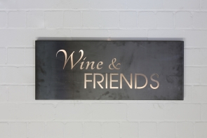 Corten Schild für Wine & Friends
