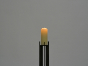 Kerzenleuchter mit Auflage für einen Adventskranz