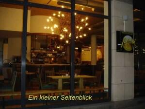 4 Meter lange Sonderleuchte im Restaurant Alfried in Essen