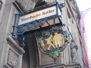 Restaurierung der Ausleger Auerbachs Keller in Leipzig