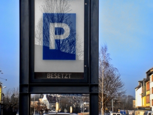 Parkplatz Stele Volksbank