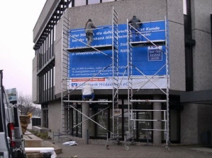 Werbe Banner aus Gitternetzplane für die Volksbank in Hildesheim