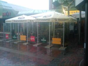 Windschutz für ein Eis Cafe in Duisburg