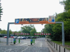 Parkplatz Portal für den Zoo Hannover