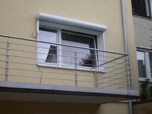 Balkon und Balkongeländer aus Stahl und Edelstahl.