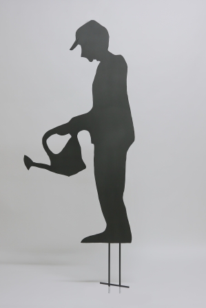 Skulptur Mann mit Gießkannne