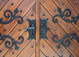 Restaurierung der seitlichen T&uuml;ren f&uuml;r St. Elisabeth in Hildesheim