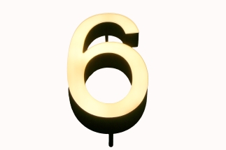 LED Hausnummer 6 nach vorne stahlend