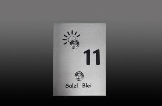 Klingelschild aus Edelstahl mit separatem Lichtdrücker