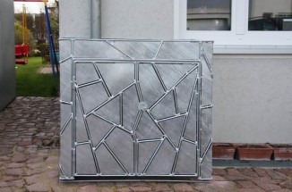 Mülltonnenverkleidung aus verzinktem Stahl mit Schmitzstruktur