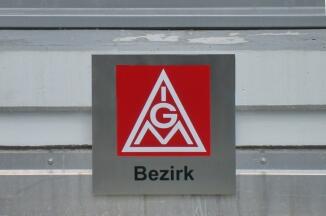 Parkplatzbeschilderung für die IG Metall