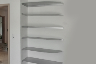 Regal aus Stahlblech gelasert und rückseitig gekantet