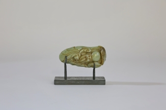 Sockel mit antiker Buddha Skulptur