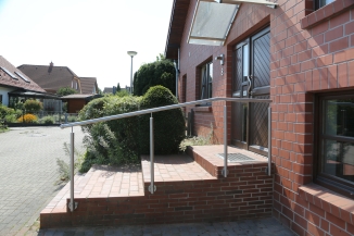 Edelstahlgeländer für einen Treppeneingang