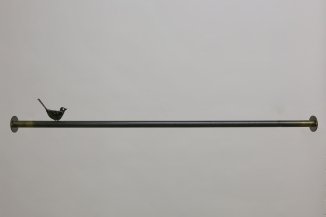 Garderobenstange aus 33 mm Stahlrohr mit Messingabrieb