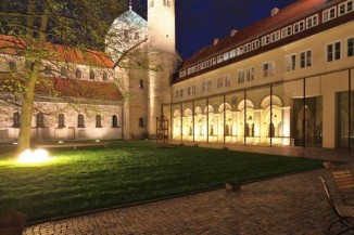 Lichtplanung im Innenhof des Kreuzgang der Michaeliskirche