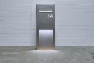 Briefkasten aus Edelstahl mit Lichtfach