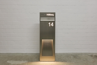 Briefkastensäule aus Edelstahlblech