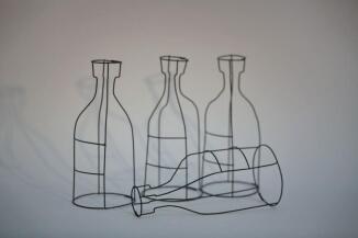 4 Flaschen aus Draht