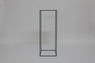 transparenter Skulpturensockel in RAL7016 matt lackiert