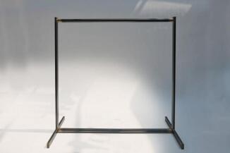 Garderobe aus Edelstahl oder verzundertem Stahl