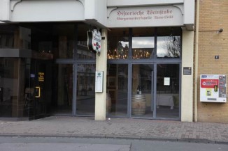 Glastrennwand aus Stahl und Glas für die Nil WEINkostBAR in Hildesheim