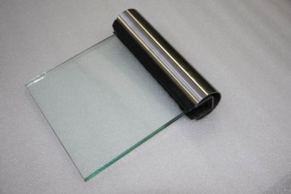 Muster eines Handlauf aus Edelstahl mit einer Glasscheibe