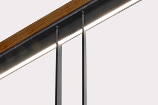 LED Geländer mit einem Holz Handlauf