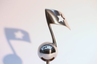 dreidimensionale Note aus Edelstahl