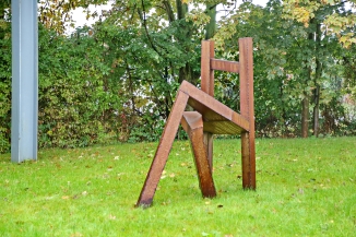 Living Chair, 2 Meter hohe Skulptur im Rasselmania in Hildesheim