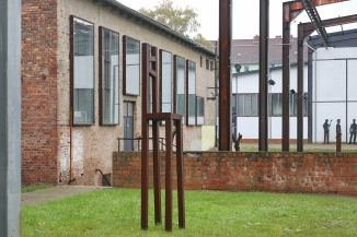 Long chair - Stuhlskulptur im Rasselmania in Hildesheim