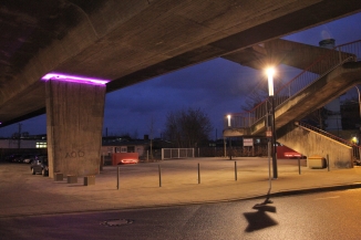 Brücken- und Straßenbeleuchtung des Platzes unter der Nord Süd Brücke in Peine.