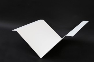 Zeitungsablage mit einer Pulverbeschichtung in Weiß