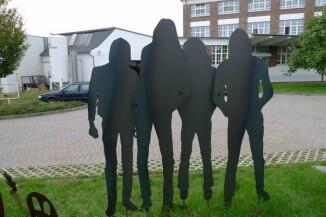 lebensgroße gelaserte Skulpturengruppe aus 3 mm Stahlblech