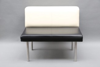 Untergestell aus Edelstahl für ein Sofa