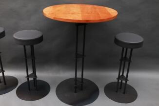 Barhocker mit Stehtisch