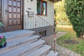 Treppengeländer mit massiven, geschmiedeten Stäben