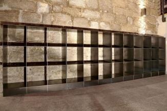 Stahlregale für einen Weinkeller