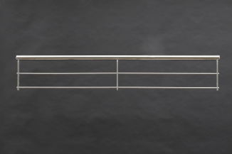 niedriger franz. Balkon aus Edelstahl mit horizontaler Füllung