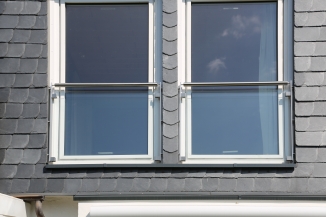 französische Balkone aus Edelstahl und Sicherheitsglas