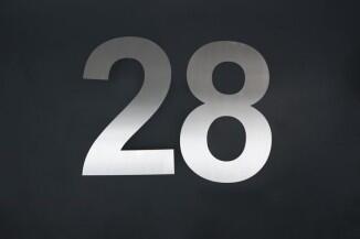 Hausnummer 28 aus 3 mm Edelstahl