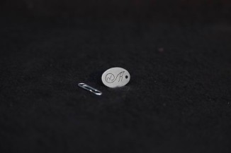 Label aus Edelstahl gefertigt