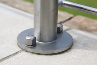 Befestigung unserer Edelstahlgeländer von oben