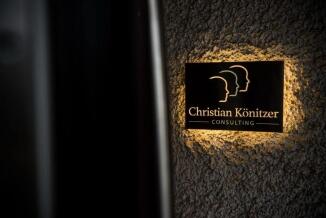 Firmenschild für Könitzer Consulting
