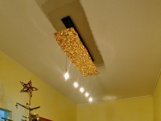 Leuchte mit vergoldeter Kupferfolie